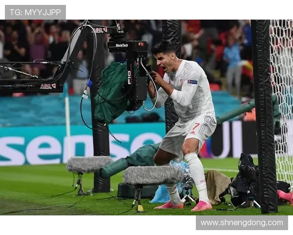 西班牙爆炸头足球明星的传奇故事与辉煌成就揭秘